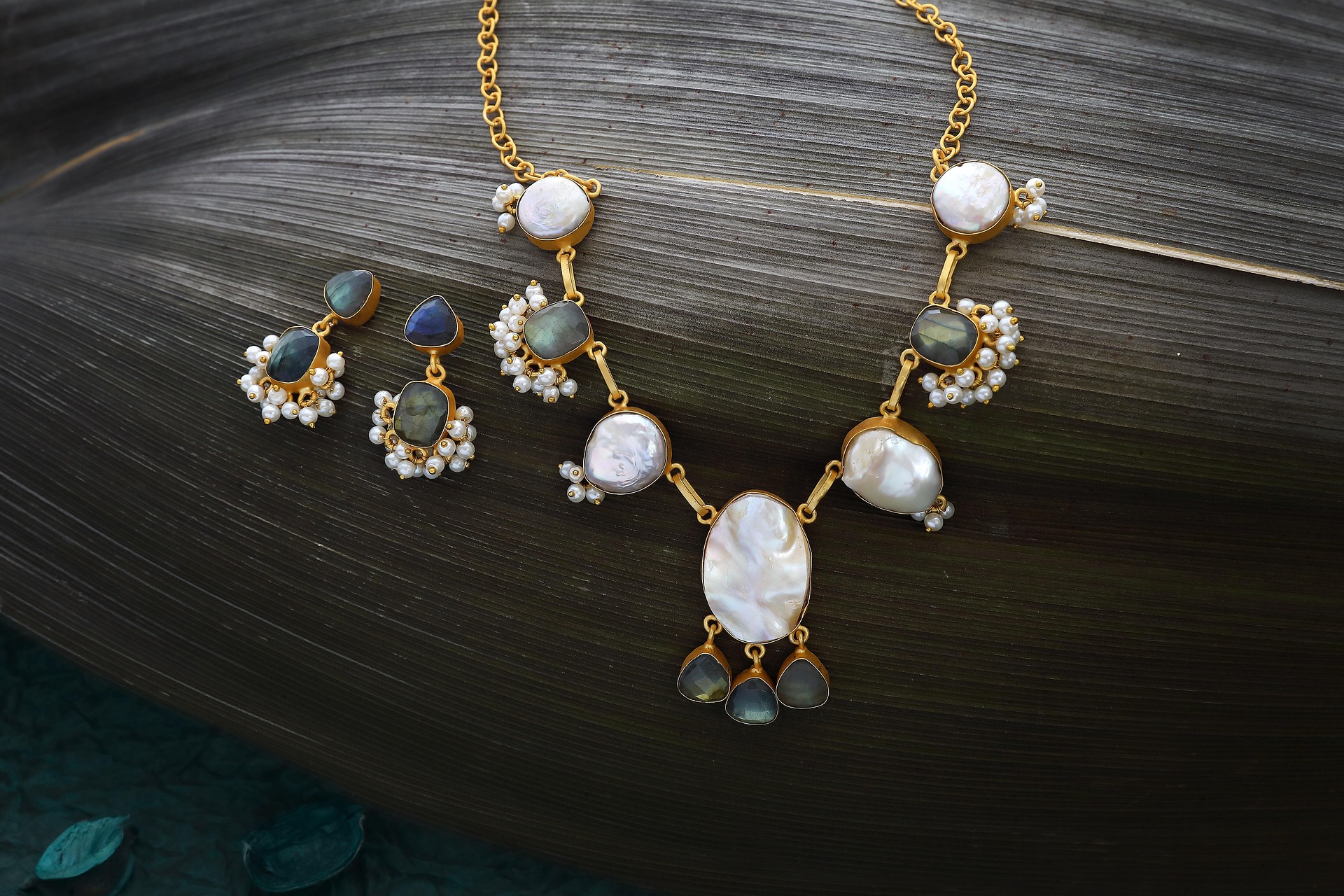 Entdecken Sie ausgewählte Halsketten aus Gold, Silber oder Platin