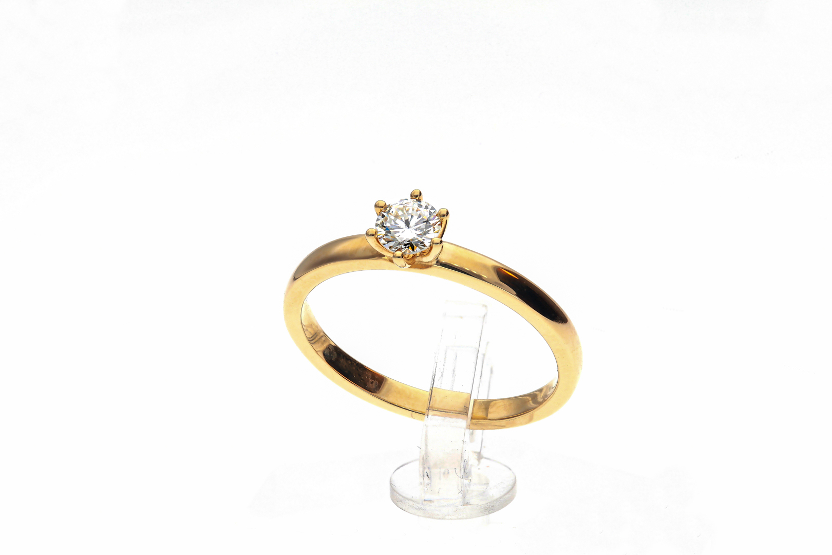 585er Goldring mit 0,30 ct Brillant in H/SI1, klassische 6-Krappen-Fassung. Größe 18/56, 2,6 g. Eleganter Solitärring – nur im Geschäft erhältlich.