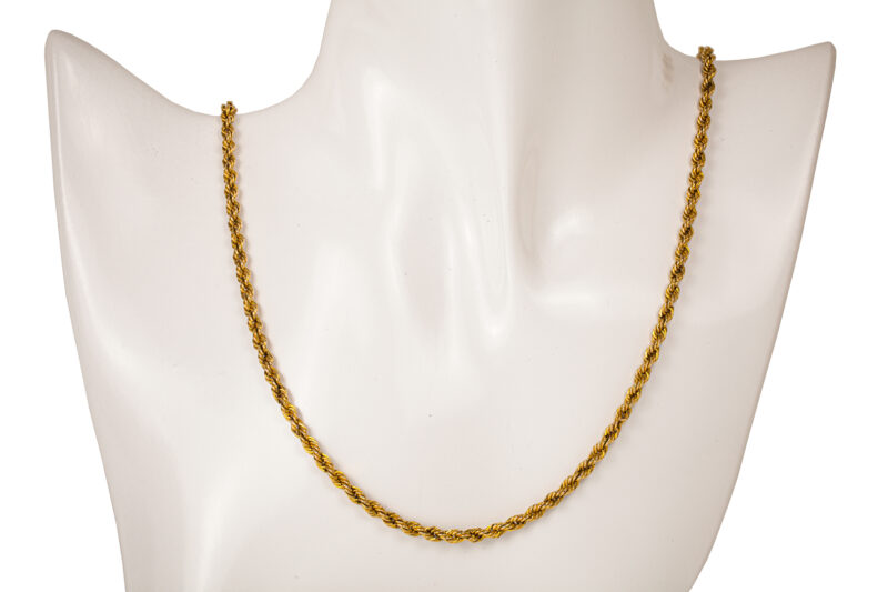 Hochwertige 585er Gold-Kordelkette, 62 cm lang und 7,3 g schwer. Zeitlose Optik, stabile Verarbeitung – jetzt im Geschäft erhältlich.