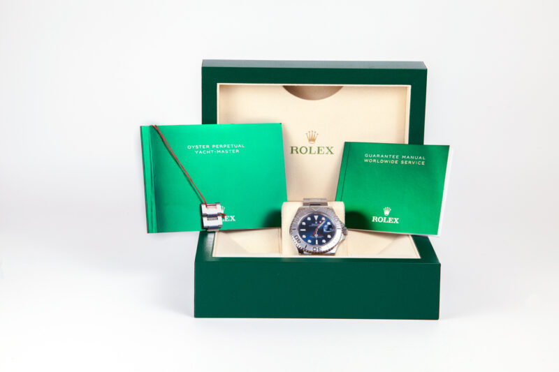 Rolex Yacht-Master Ref. 116622 mit blauem Zifferblatt, Platinlünette und Automatikwerk. Sportliche Luxusuhr in 40 mm.