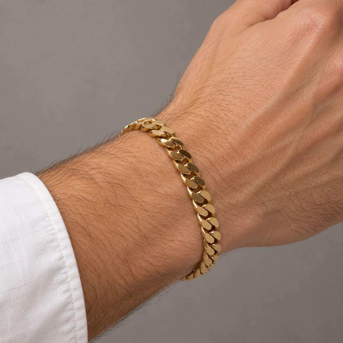 Armband aus 585 Gold, Artikel 4444 – Nahaufnahme am Handgelenk