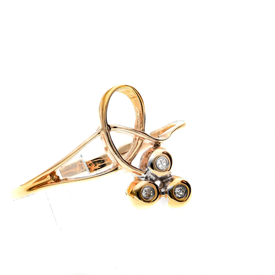 585er Goldring mit drei Diamanten in Zargenfassung
